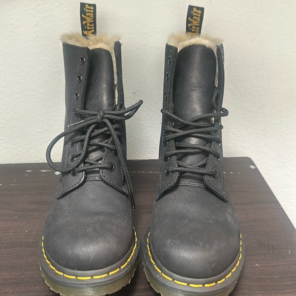 Women’s fur lined Dr. Martens size 8 - Picture 1 of 4